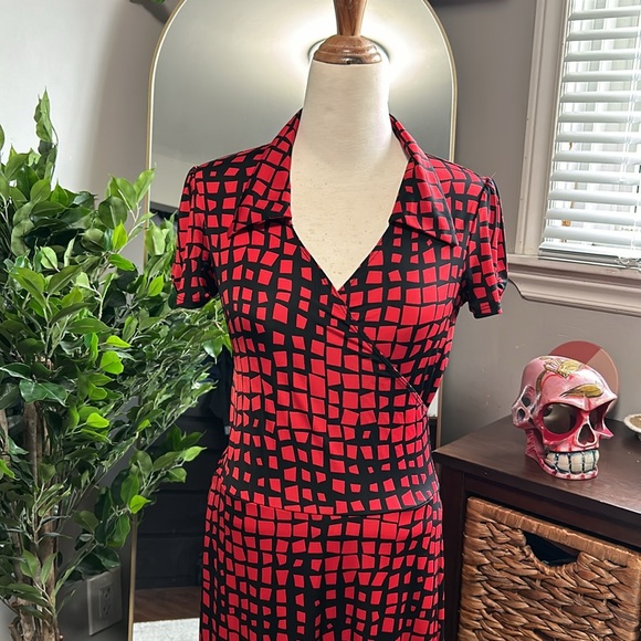 Le Chateau Dress - Picture 2 of 6